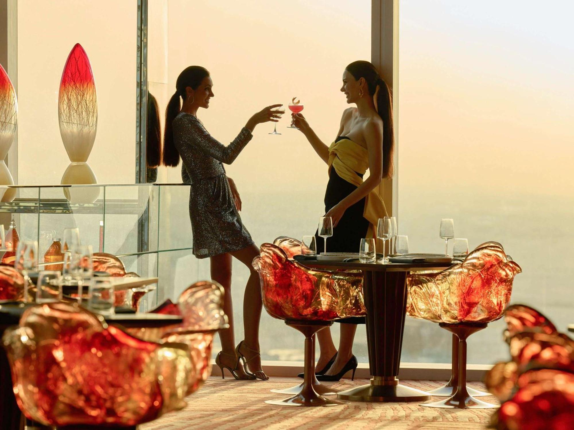 Fairmont Doha Hotel Lusail Екстериор снимка The bar at the 101 lounge