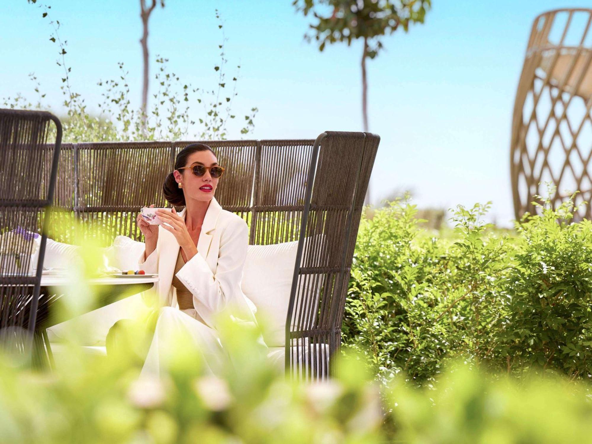 Fairmont Doha Hotel Lusail Екстериор снимка The resort's gardens