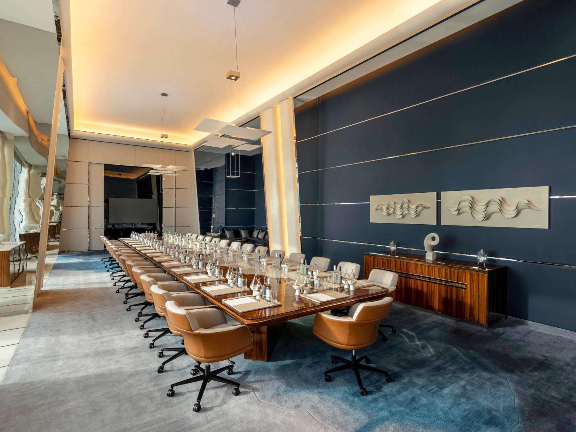 Fairmont Doha Hotel Lusail Екстериор снимка The boardroom at the Four Seasons Hotel, London