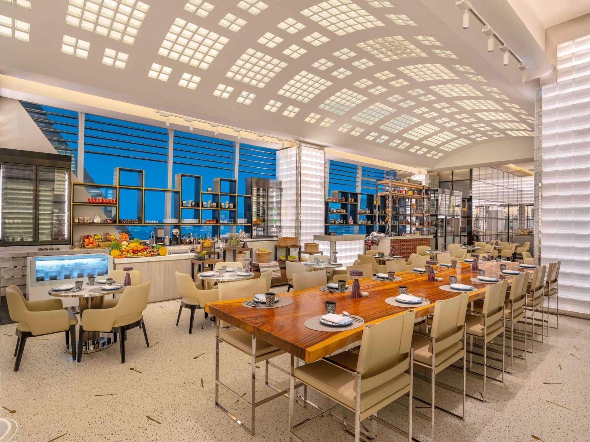 Fairmont Doha Hotel Lusail Екстериор снимка The restaurant