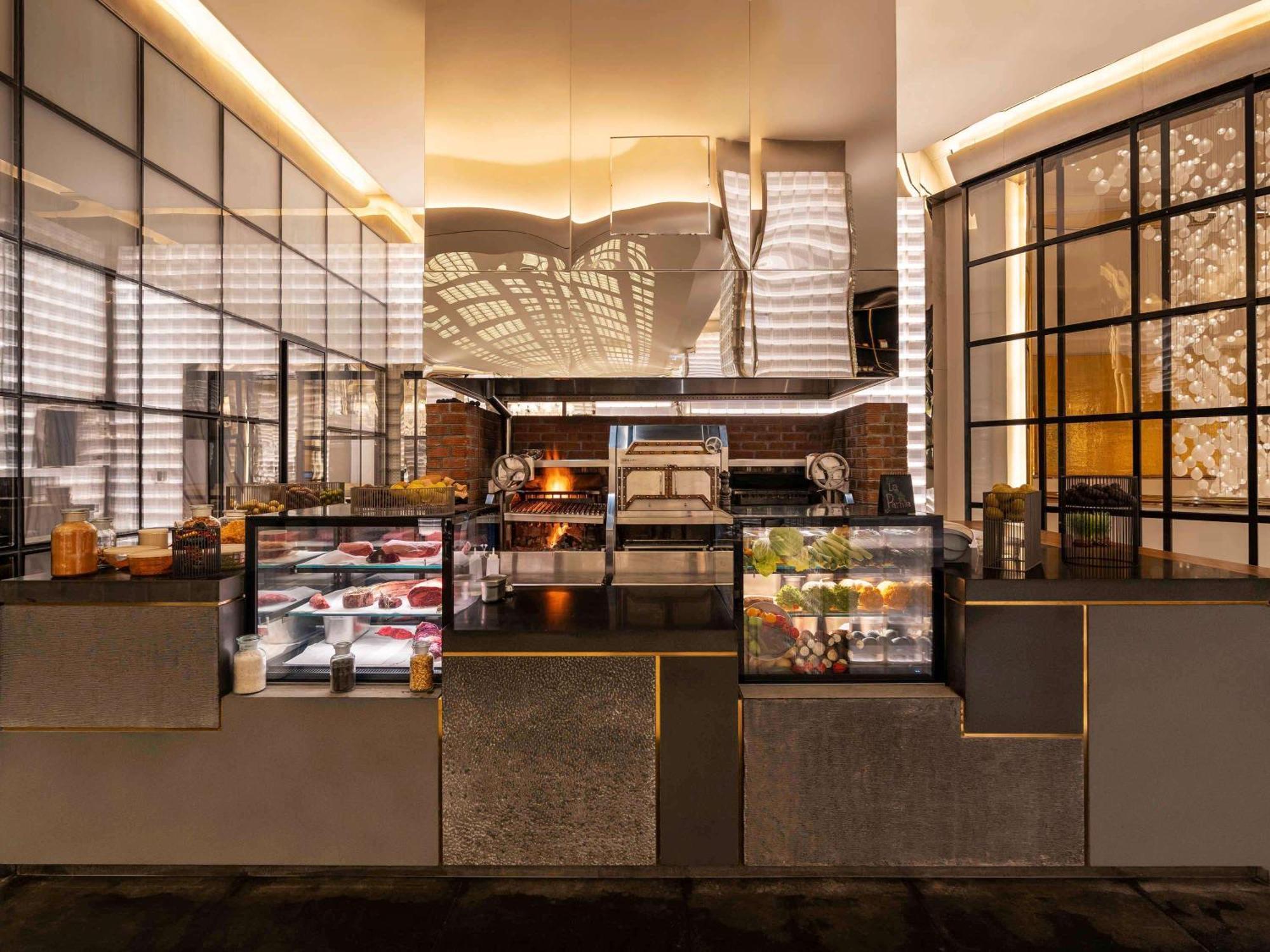 Fairmont Doha Hotel Lusail Екстериор снимка The kitchen at the restaurant