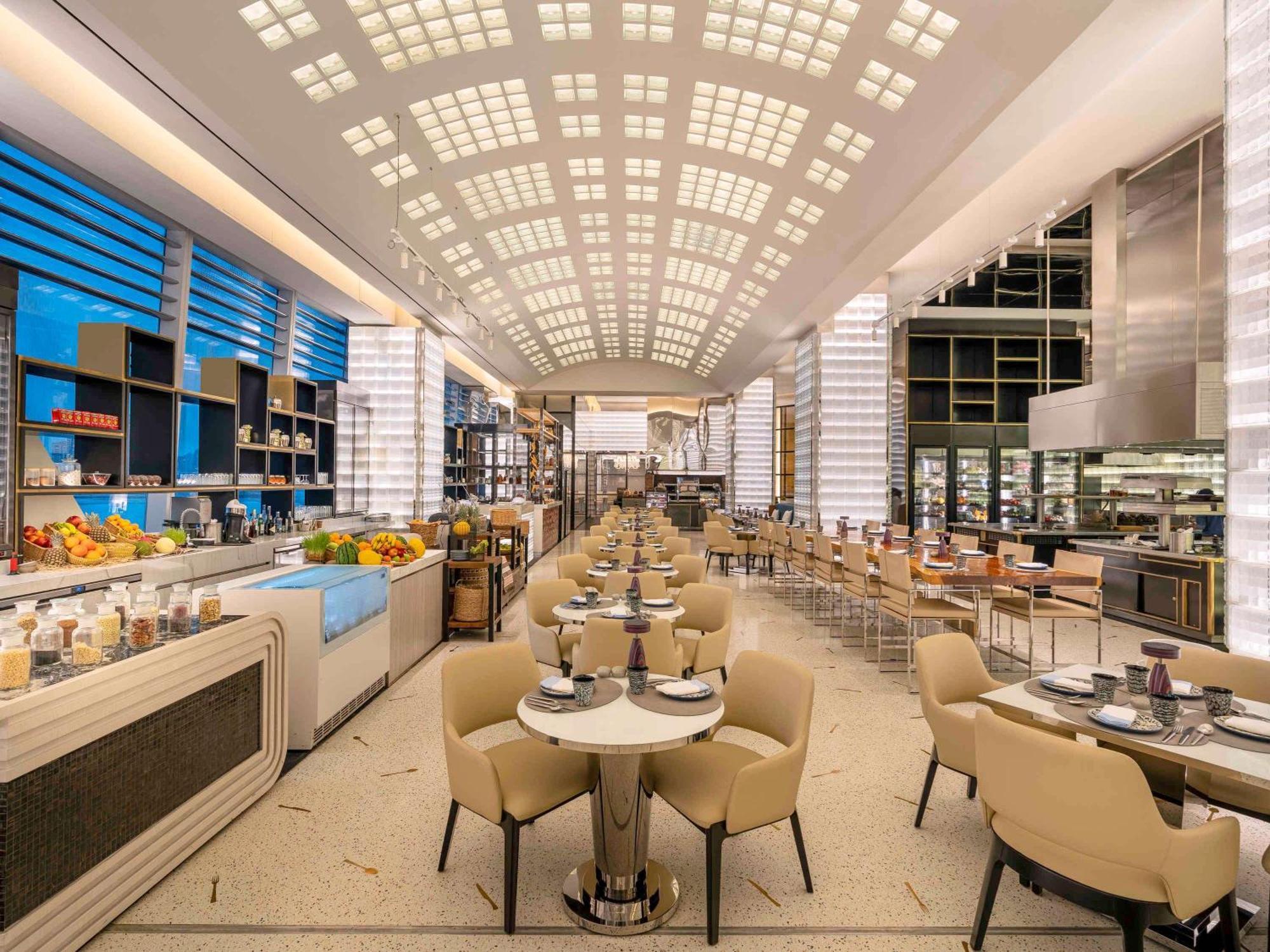 Fairmont Doha Hotel Lusail Екстериор снимка The Café